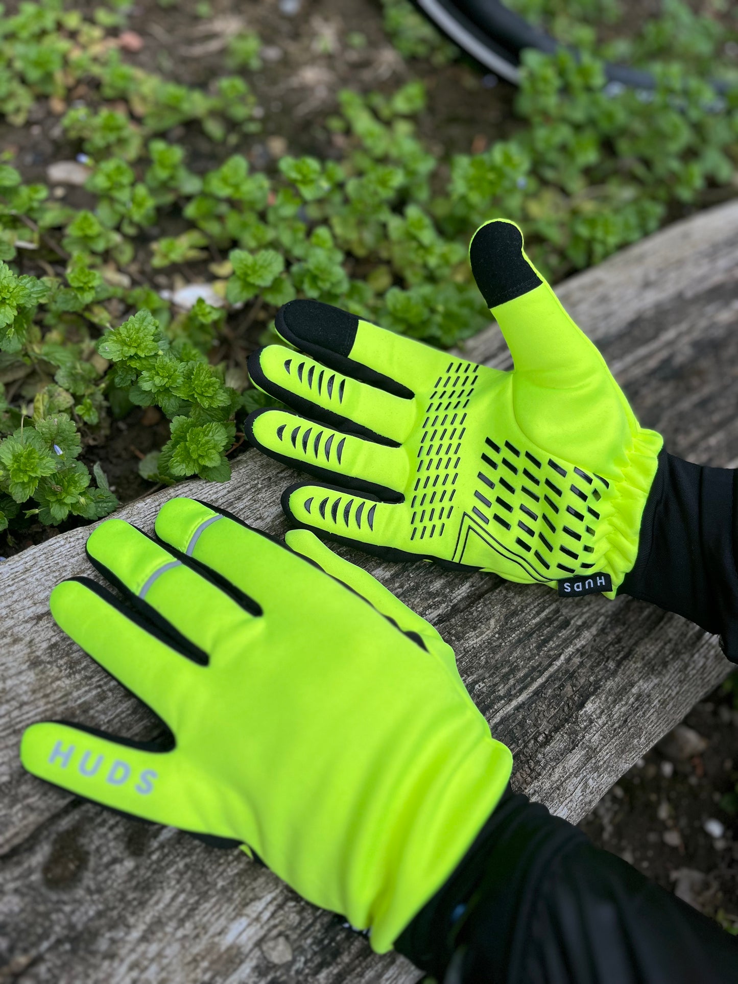 HUDS Water Resistant Cycling Winter Gloves In HI VIZ Yellow