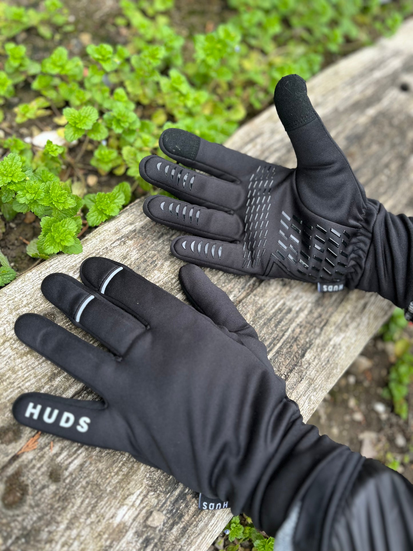 HUDS Water Resistant Cycling Winter Gloves In Black